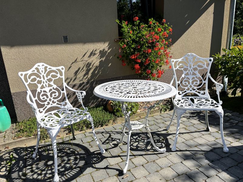Repainting Metal Furniture